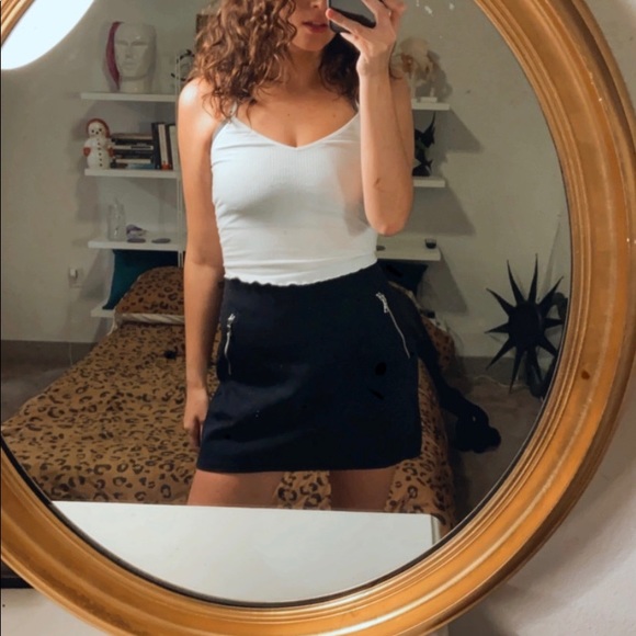 Black Wool Skirt with... pockets 🥳 - Picture 2 of 4